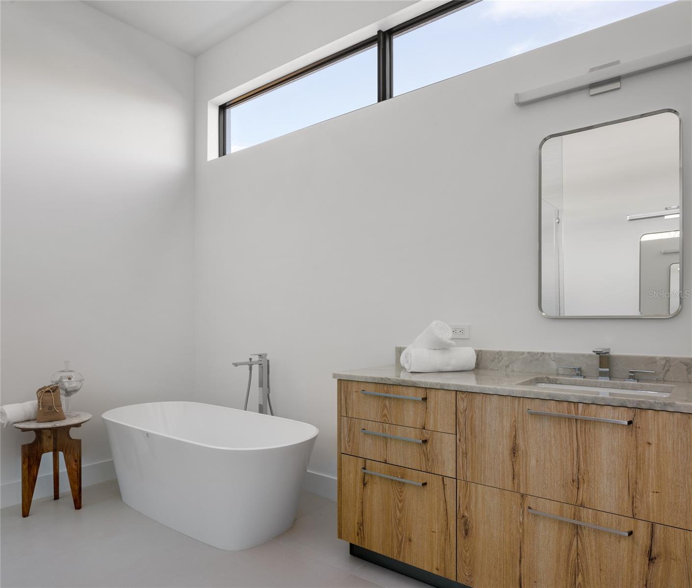 A4676921 Property Photo