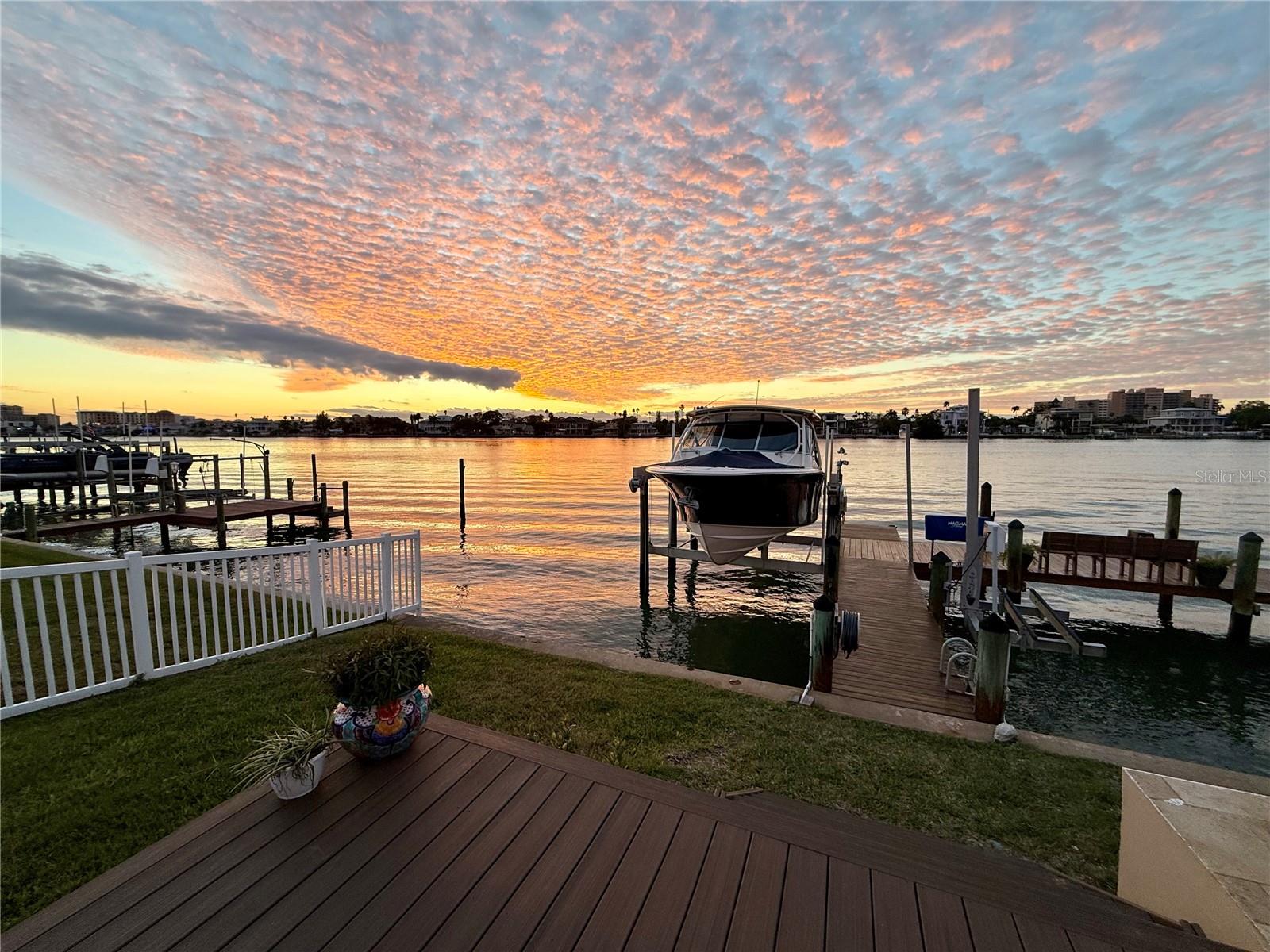 20,000 lb Boat Lift  Sailboat docking and wave runner lift