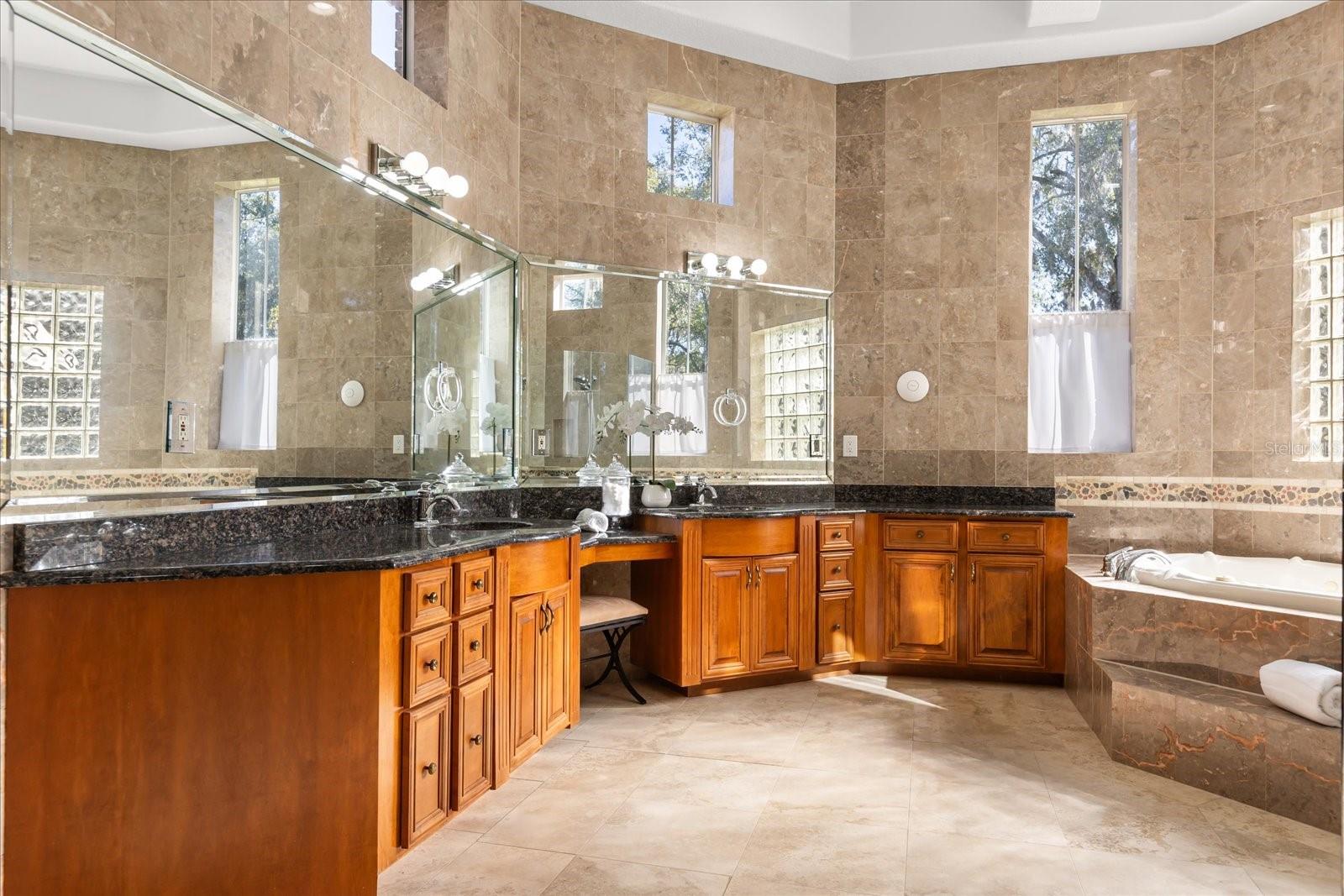 O6371035 Property Photo