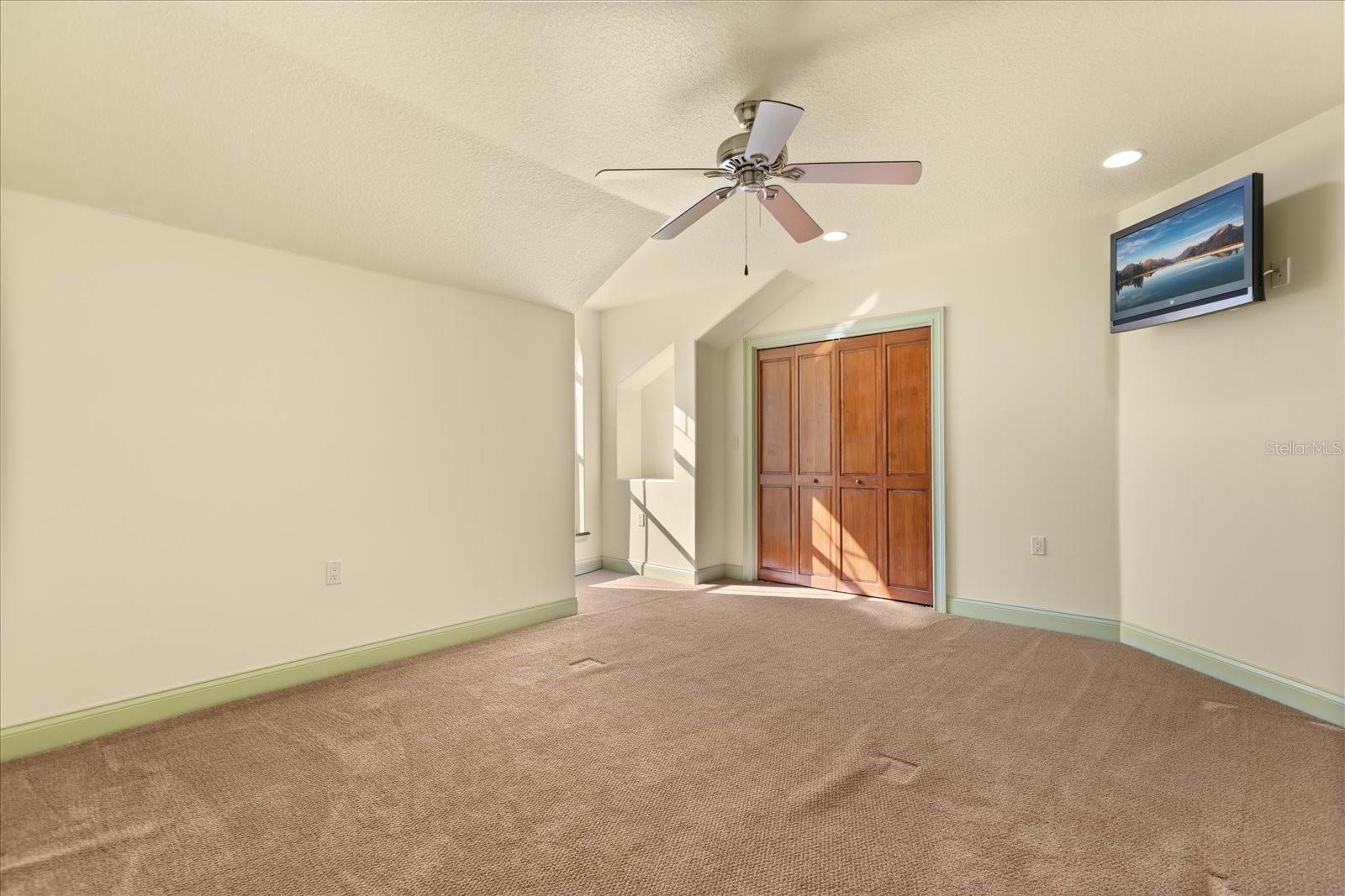 O6371035 Property Photo