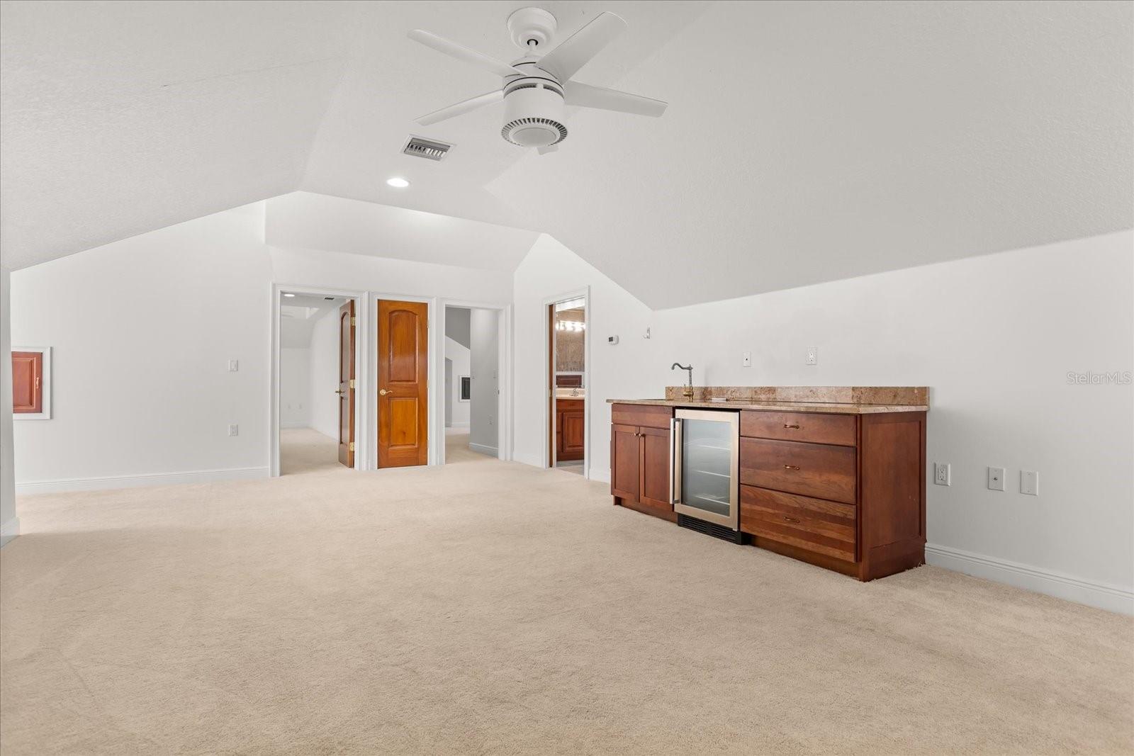 O6371035 Property Photo