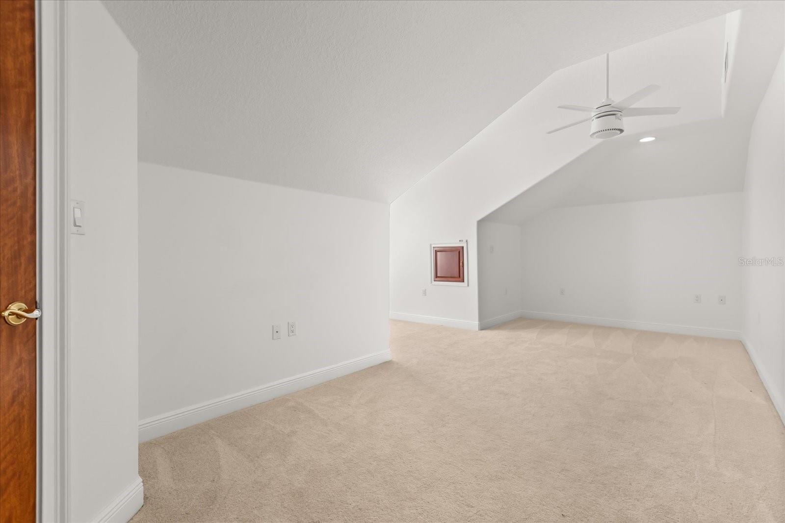 O6371035 Property Photo