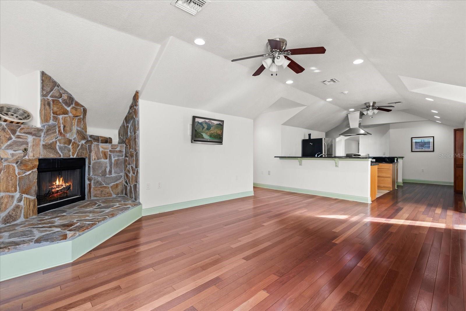 O6371035 Property Photo