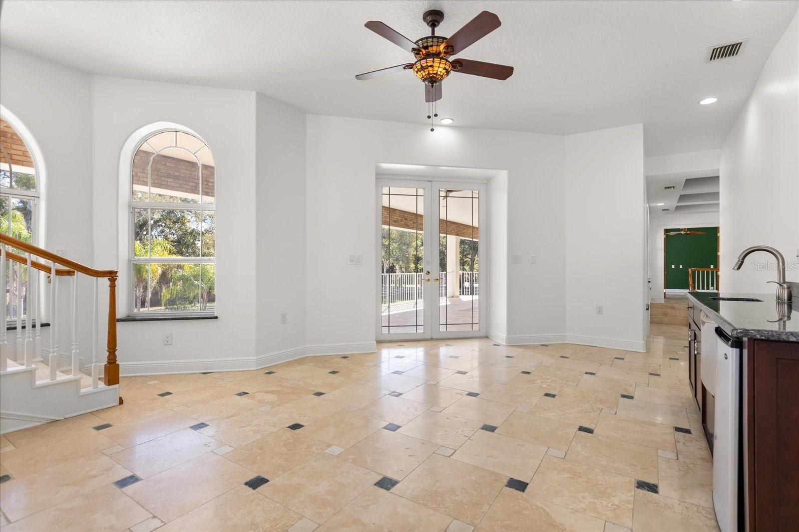 O6371035 Property Photo