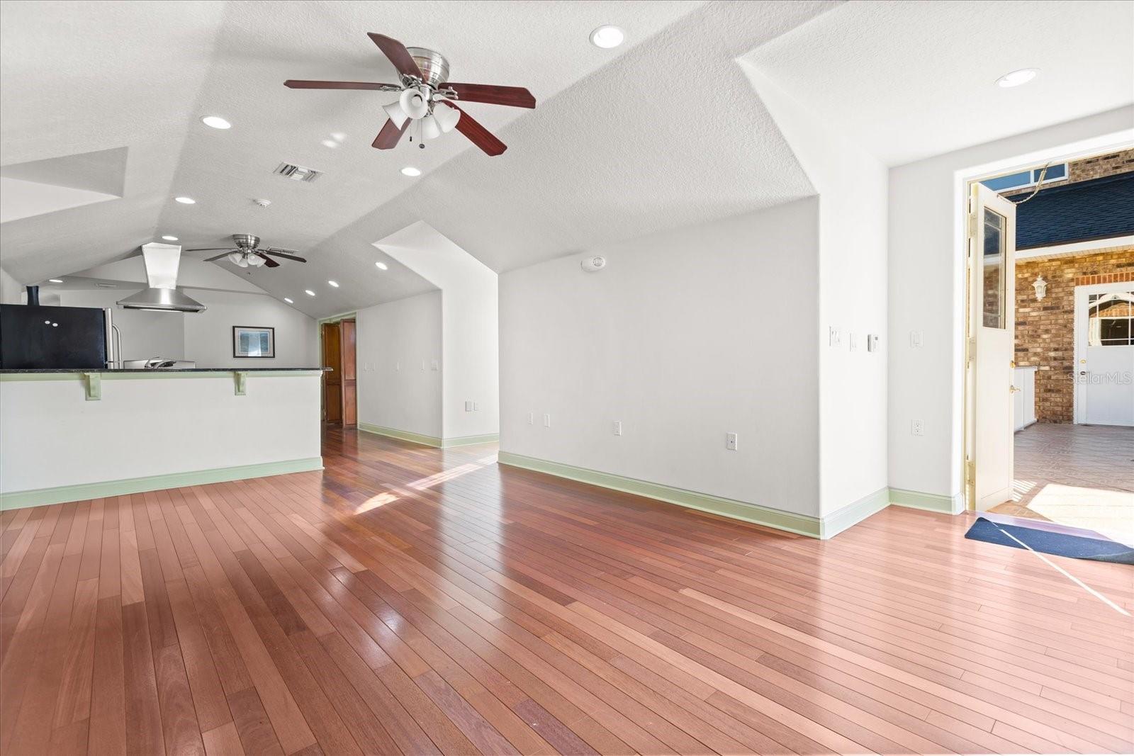 O6371035 Property Photo