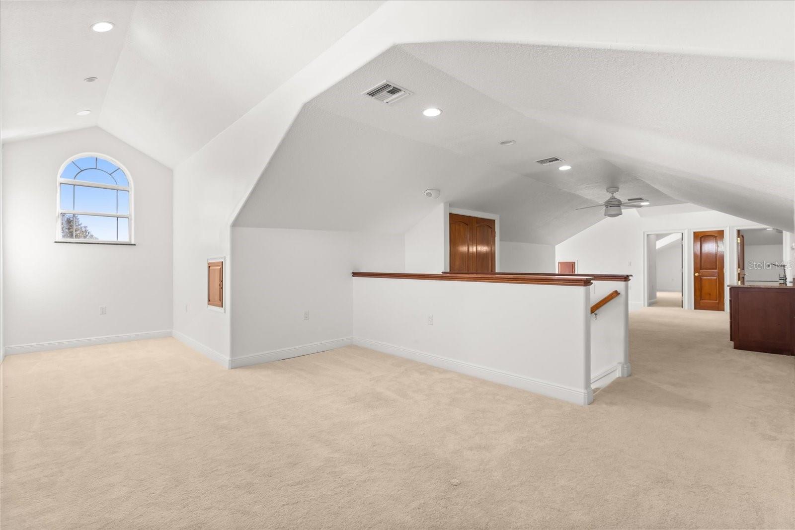 O6371035 Property Photo