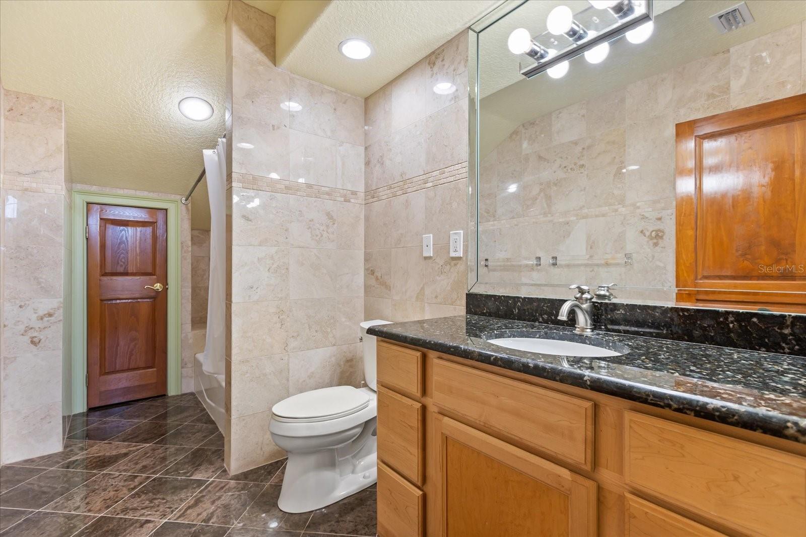 O6371035 Property Photo