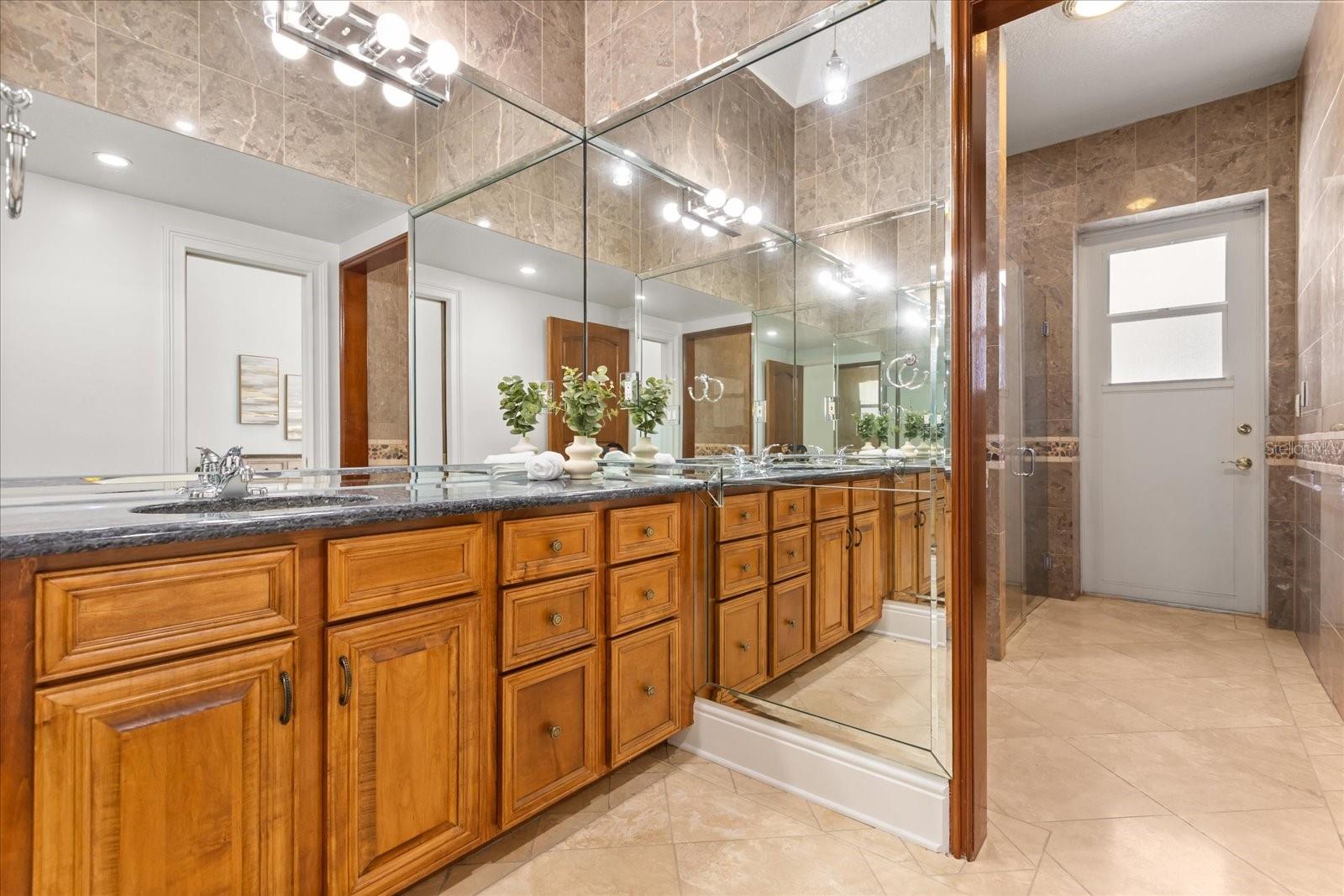 O6371035 Property Photo