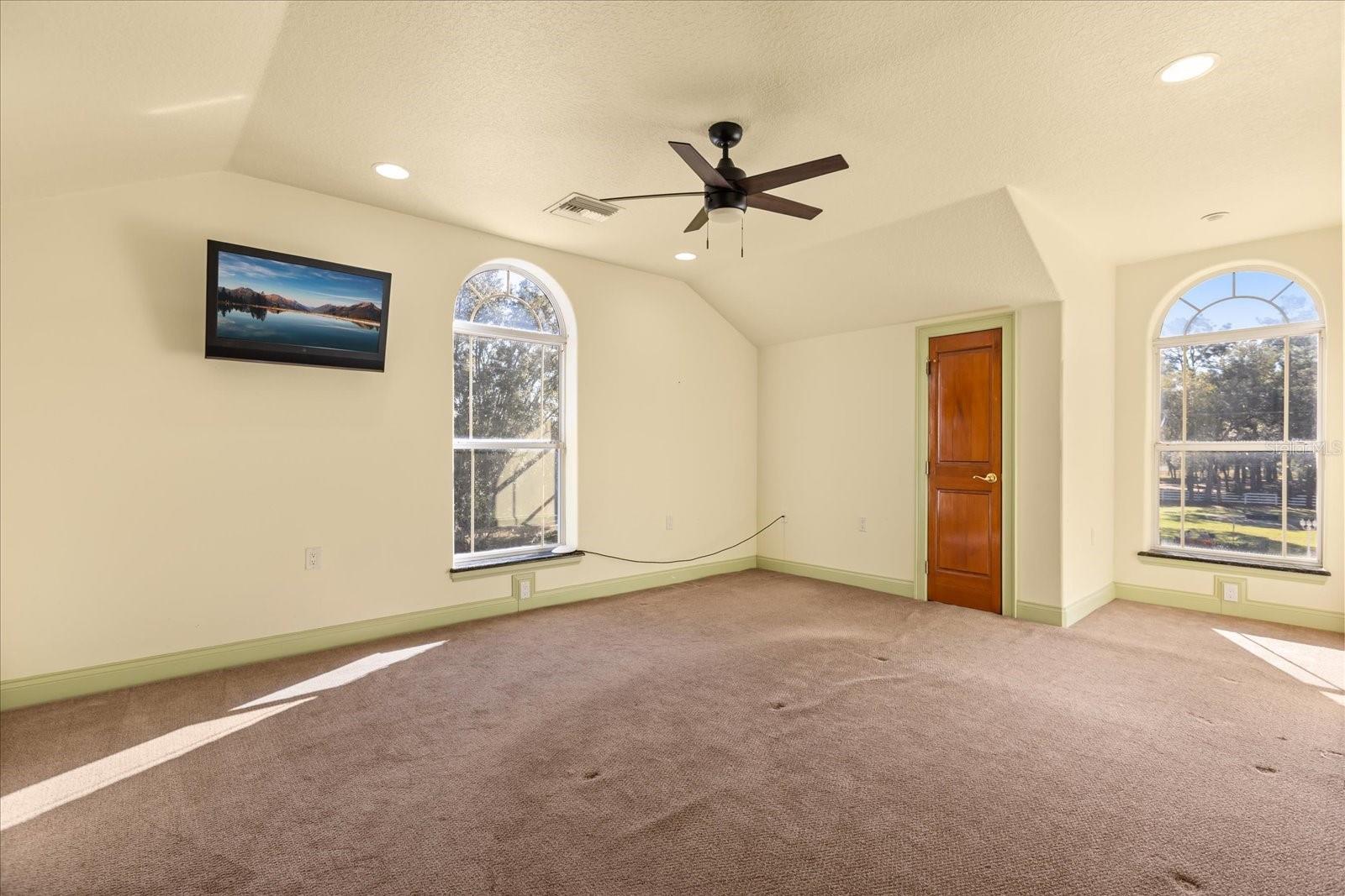 O6371035 Property Photo