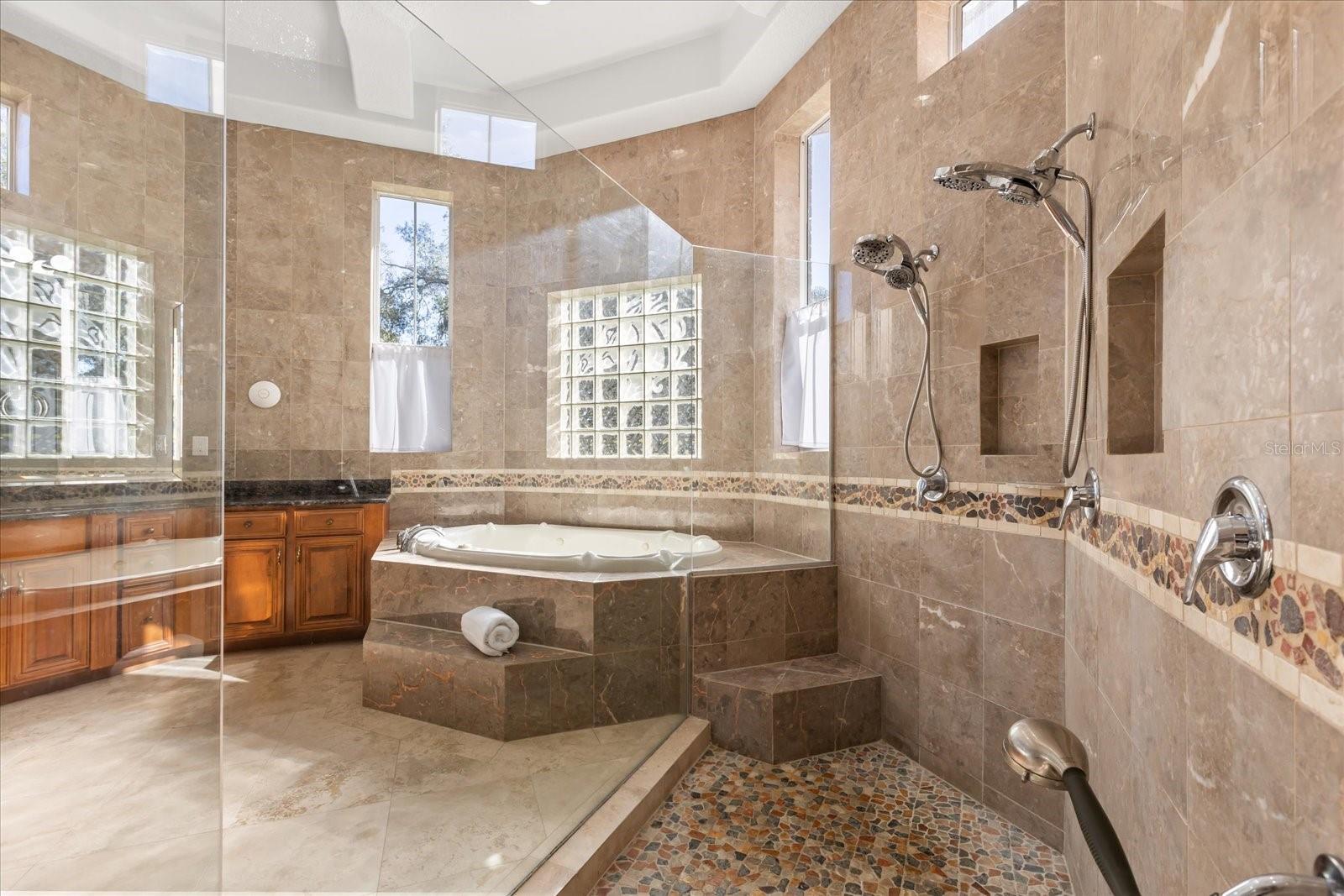 O6371035 Property Photo