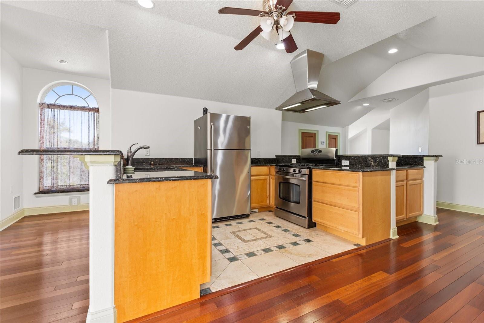 O6371035 Property Photo