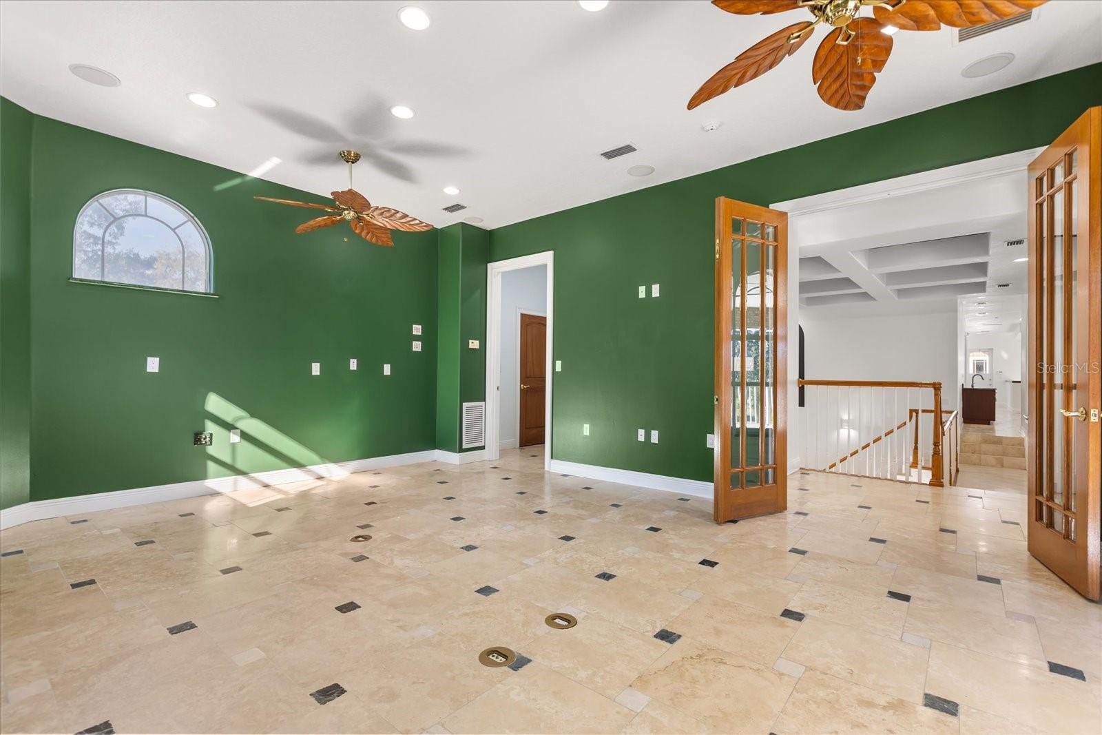 O6371035 Property Photo