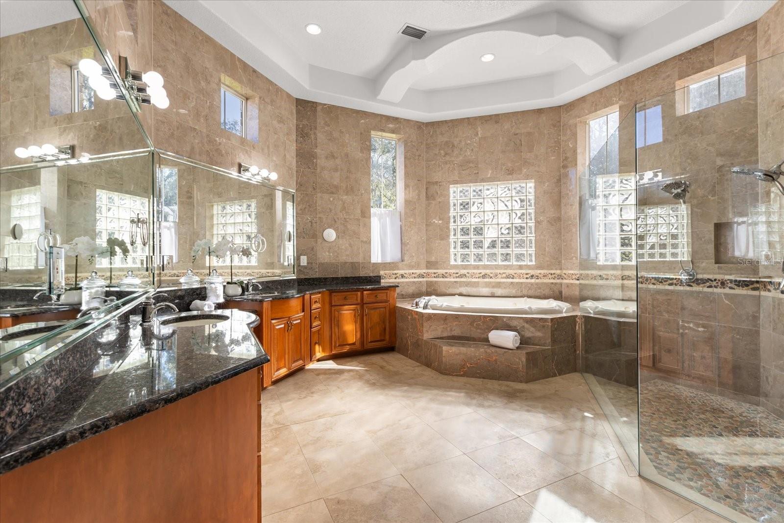 O6371035 Property Photo