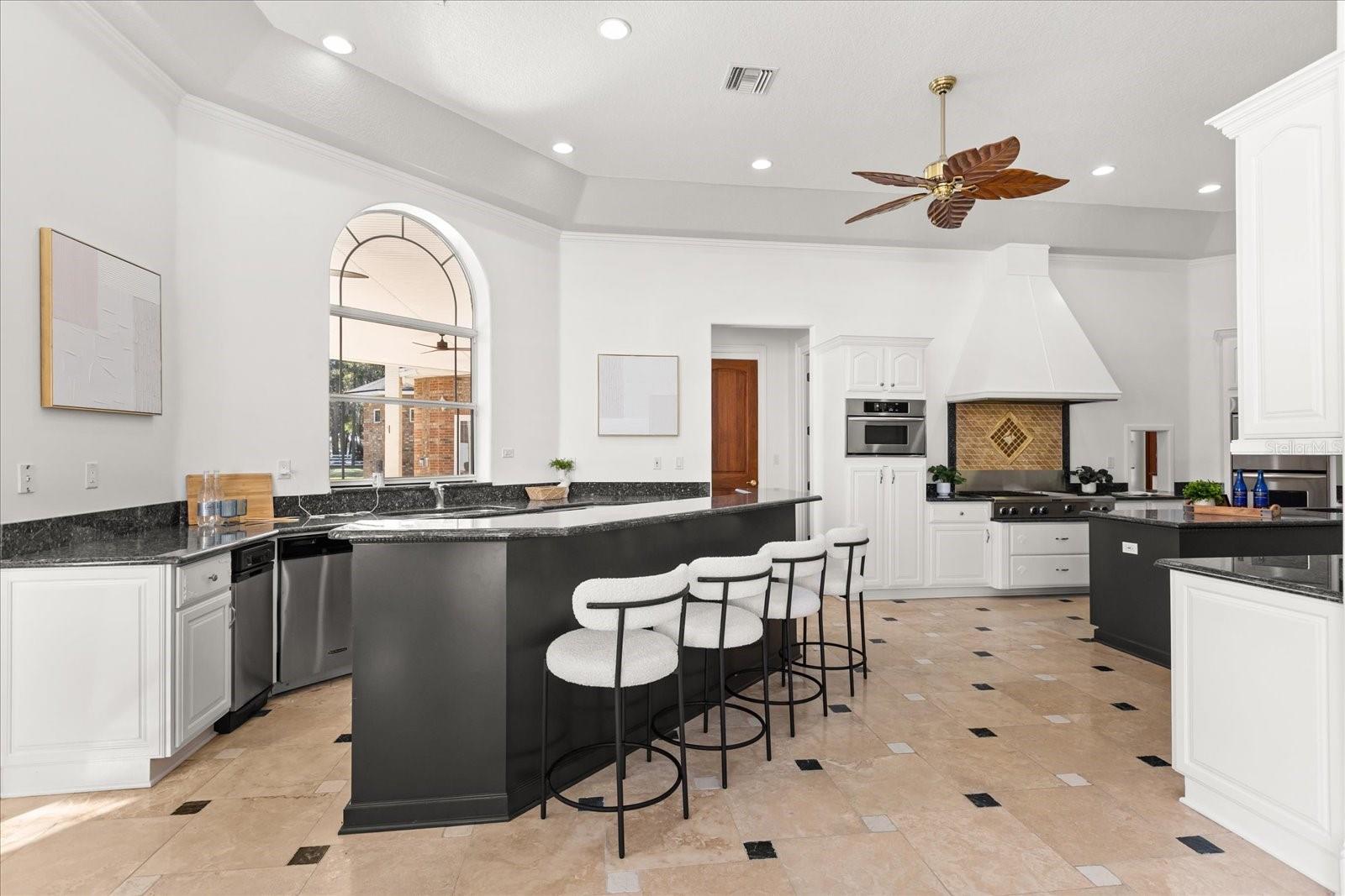 O6371035 Property Photo