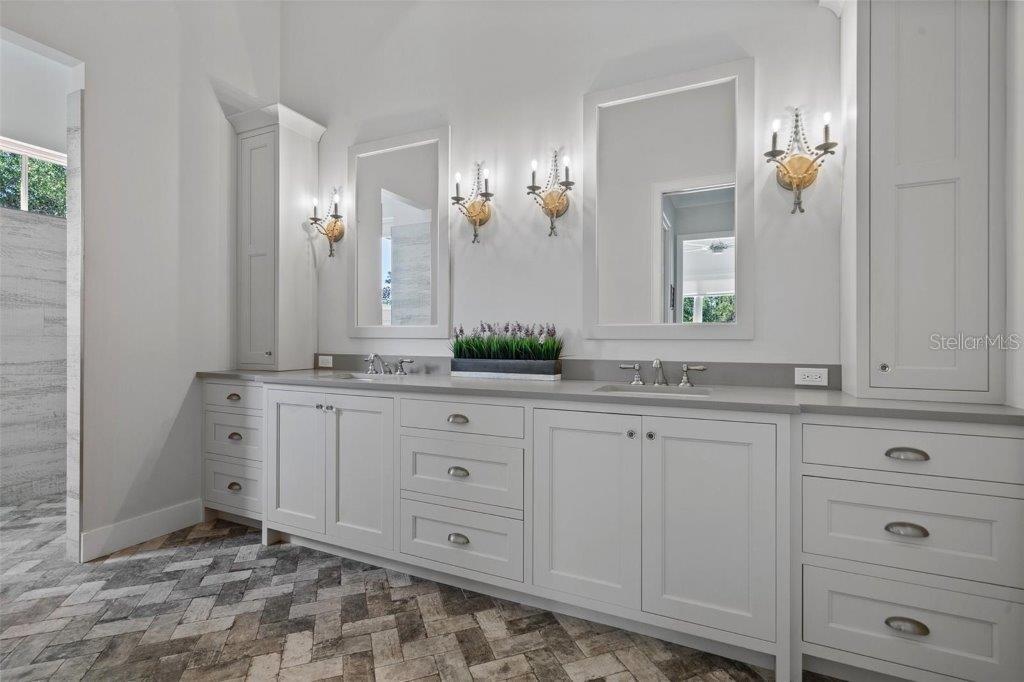 A4676955 Property Photo