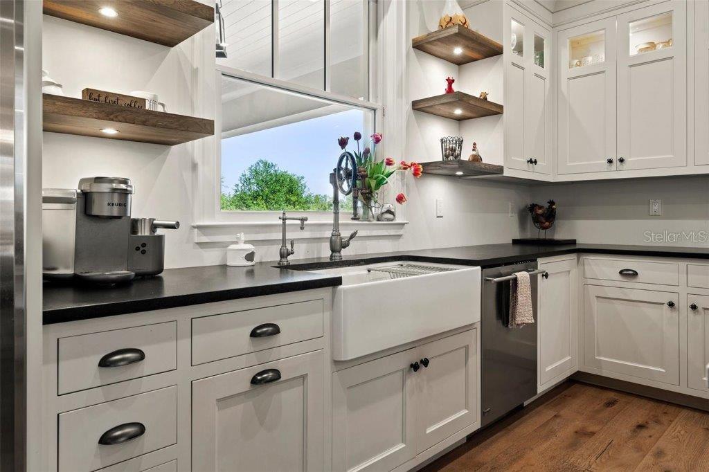 A4676955 Property Photo