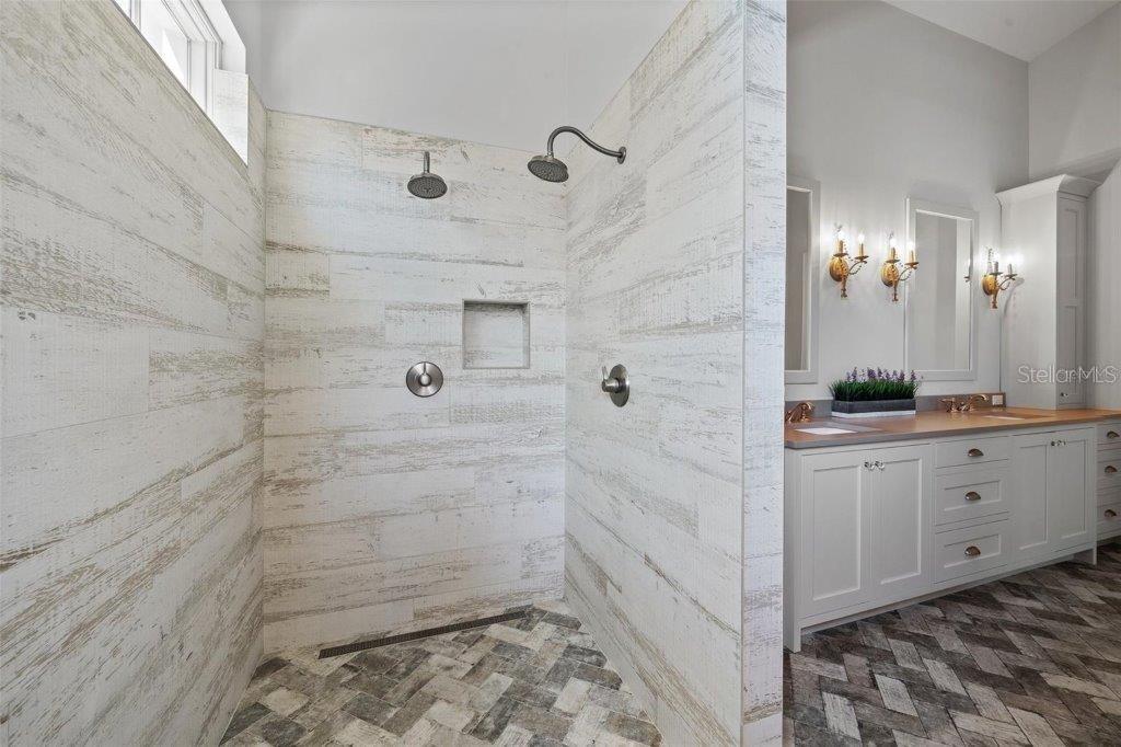 A4676955 Property Photo