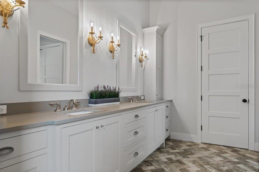 A4676955 Property Photo