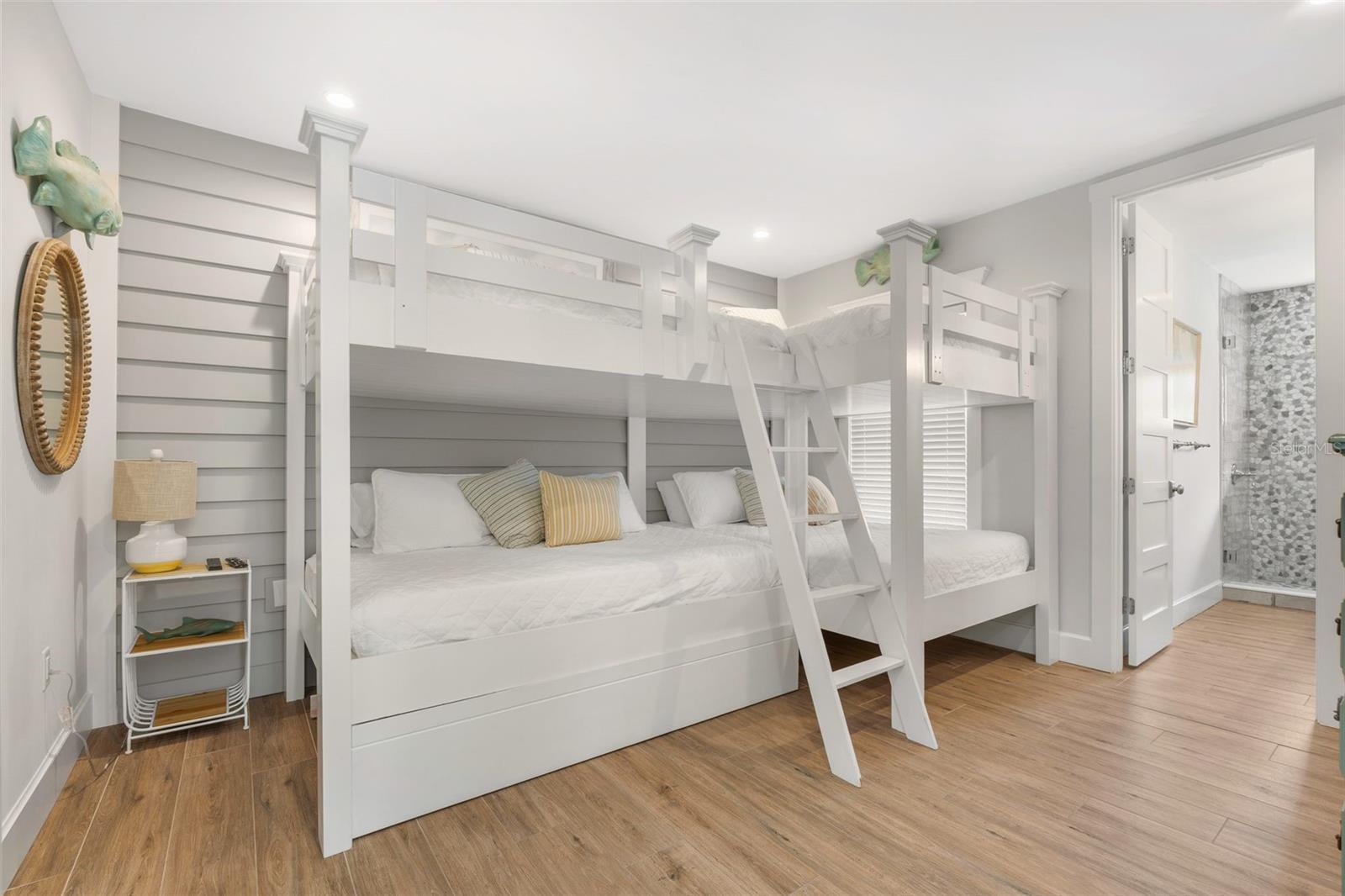 A4676956 Property Photo