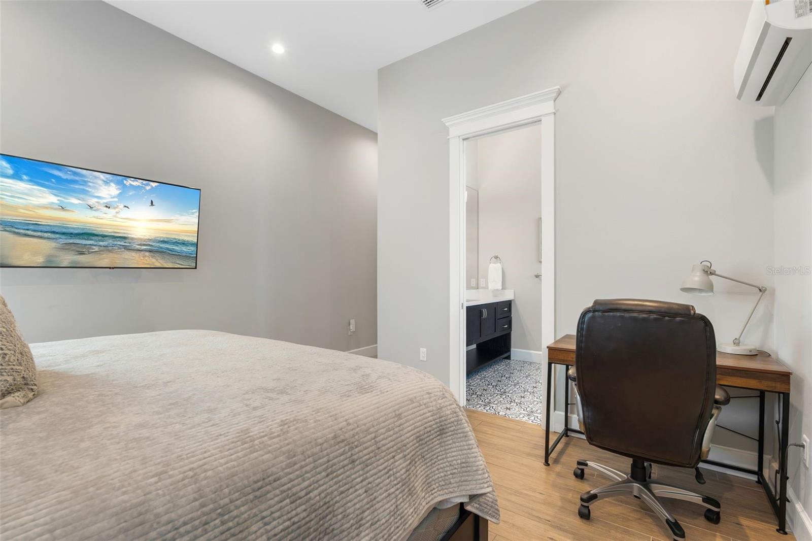 A4676956 Property Photo