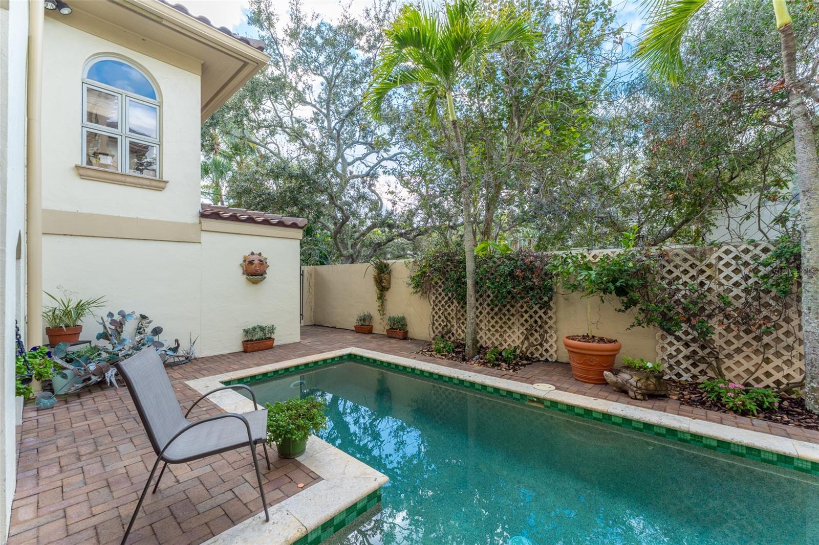 TB8461093 Property Photo