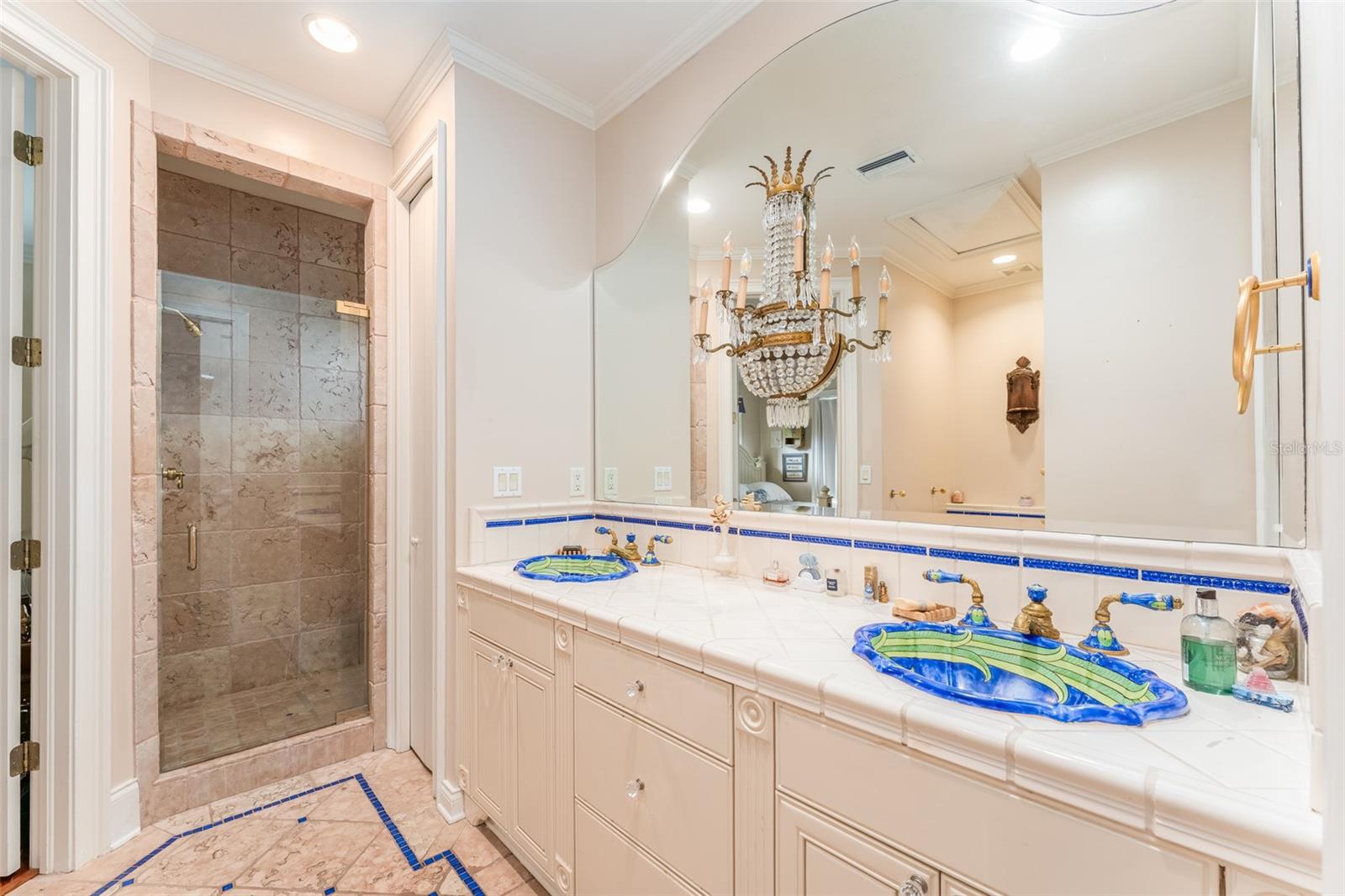 TB8461093 Property Photo