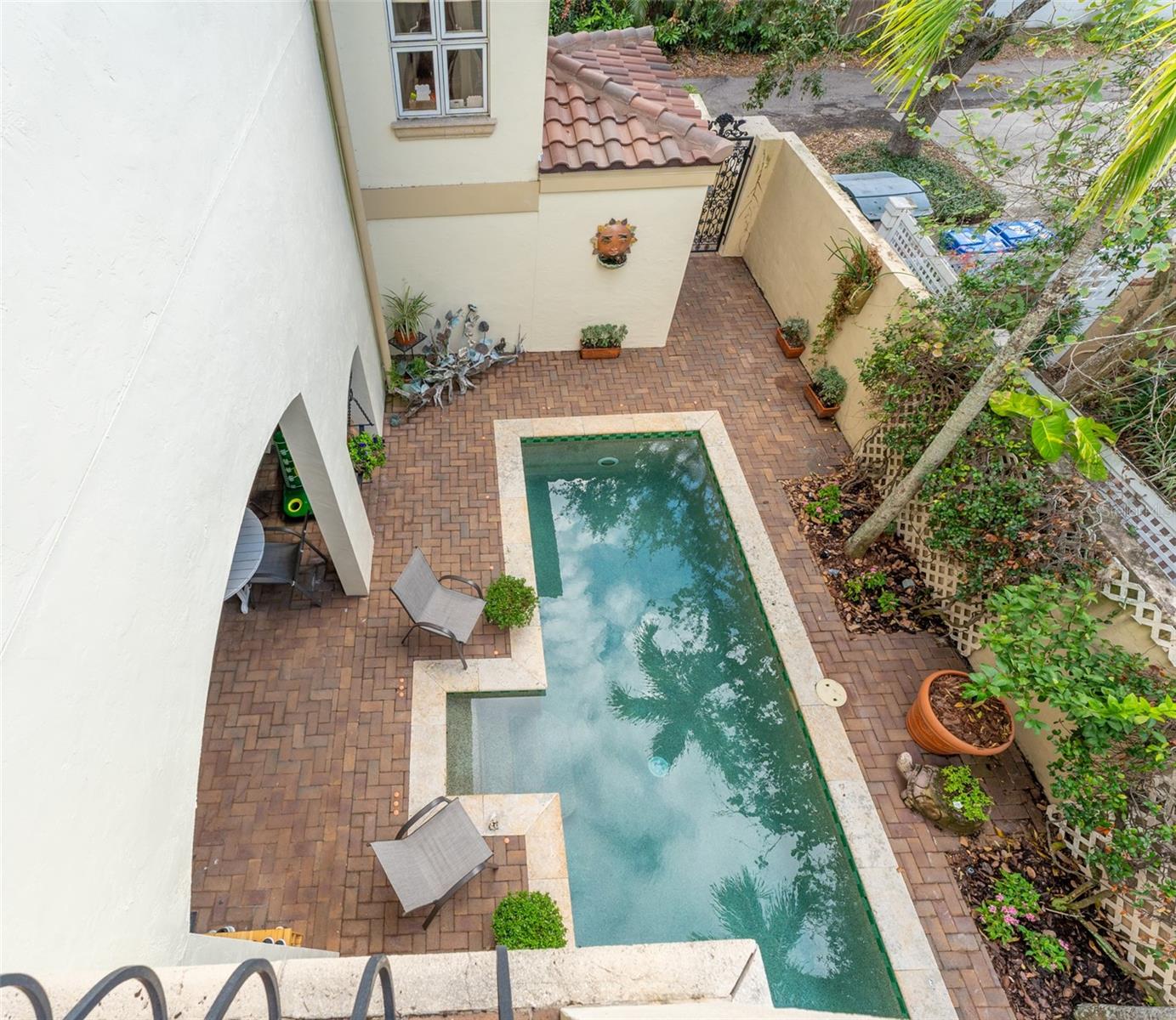 TB8461093 Property Photo