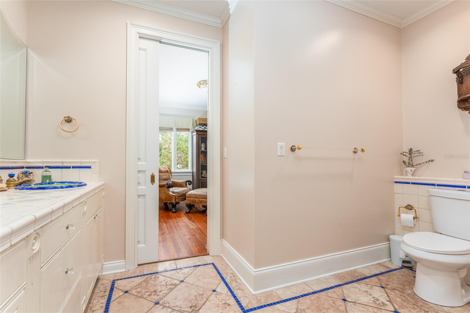 TB8461093 Property Photo