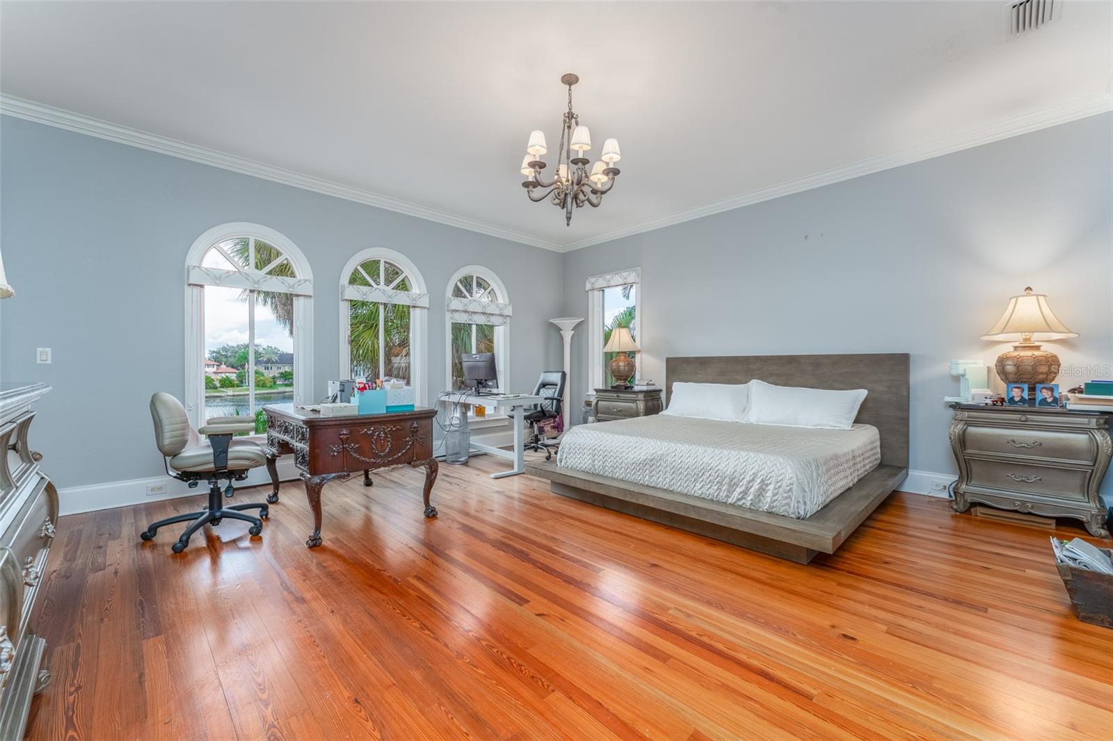 TB8461093 Property Photo