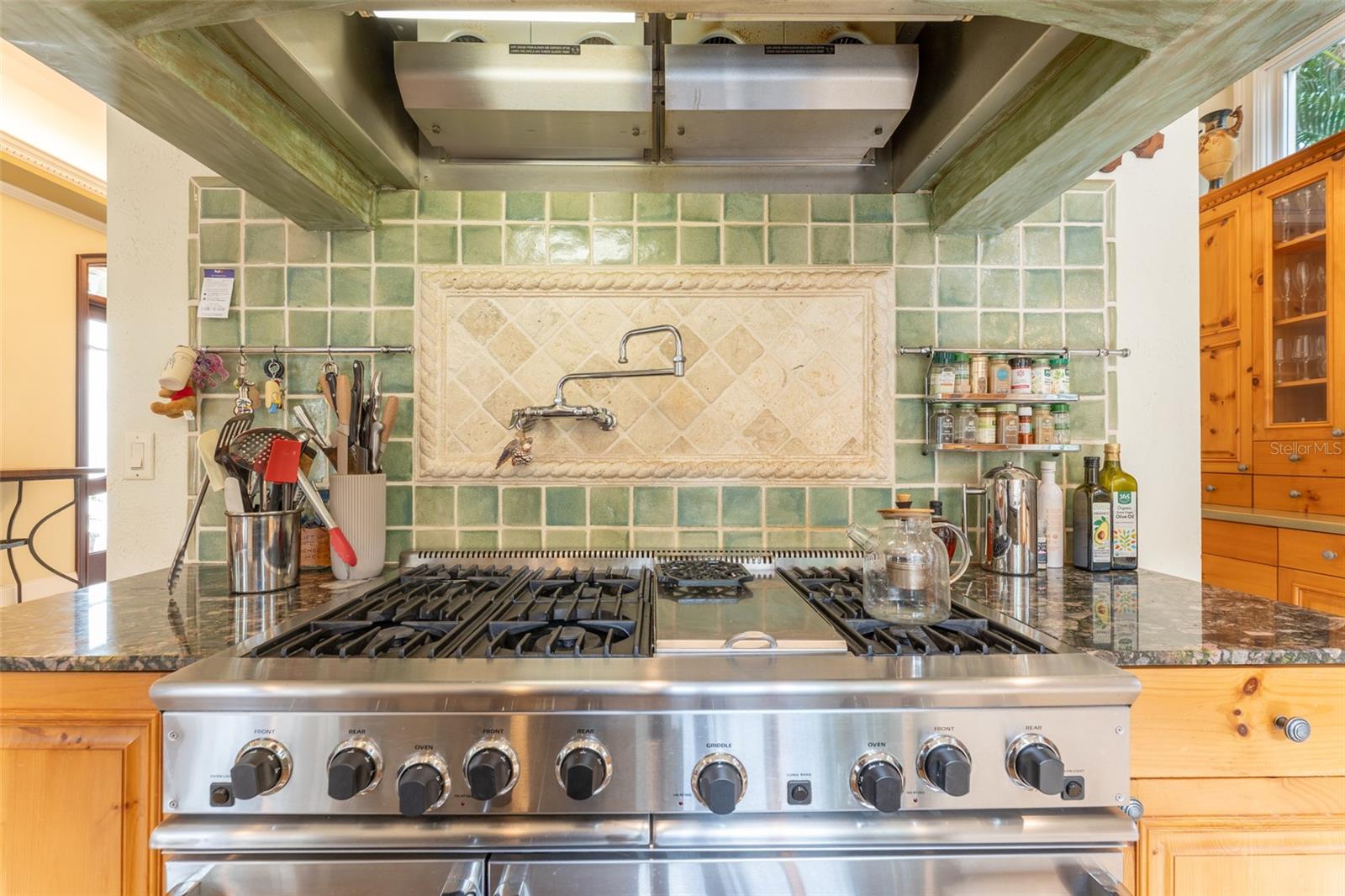 TB8461093 Property Photo