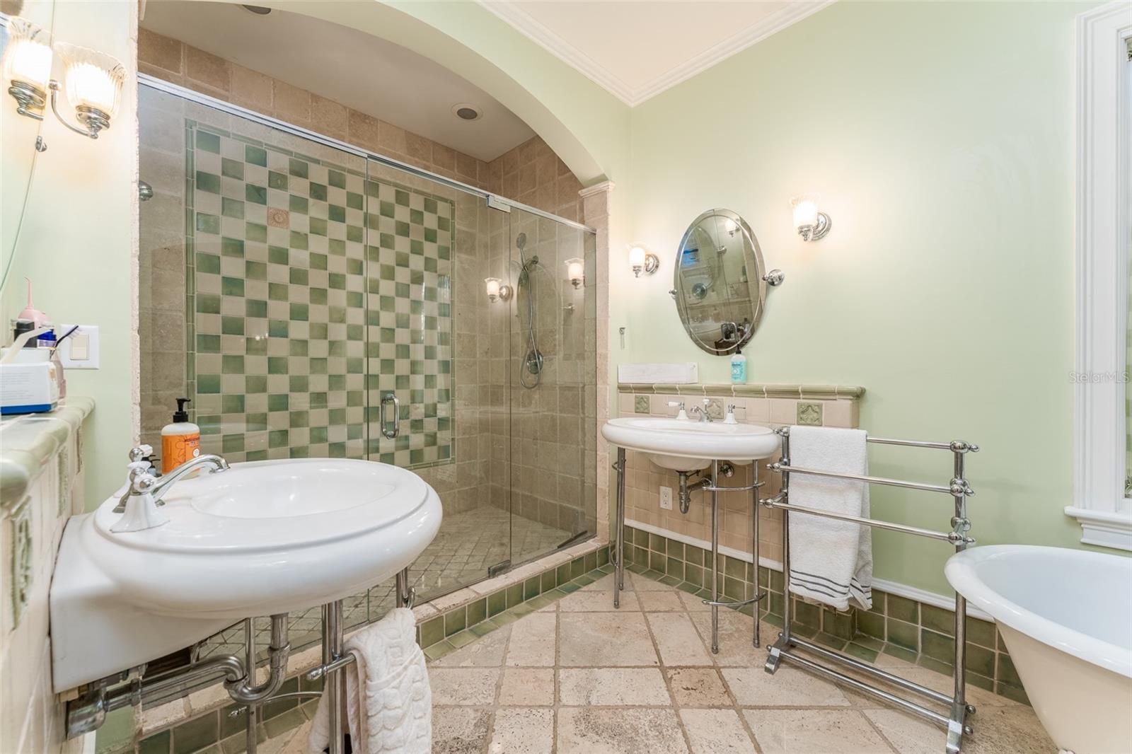 TB8461093 Property Photo