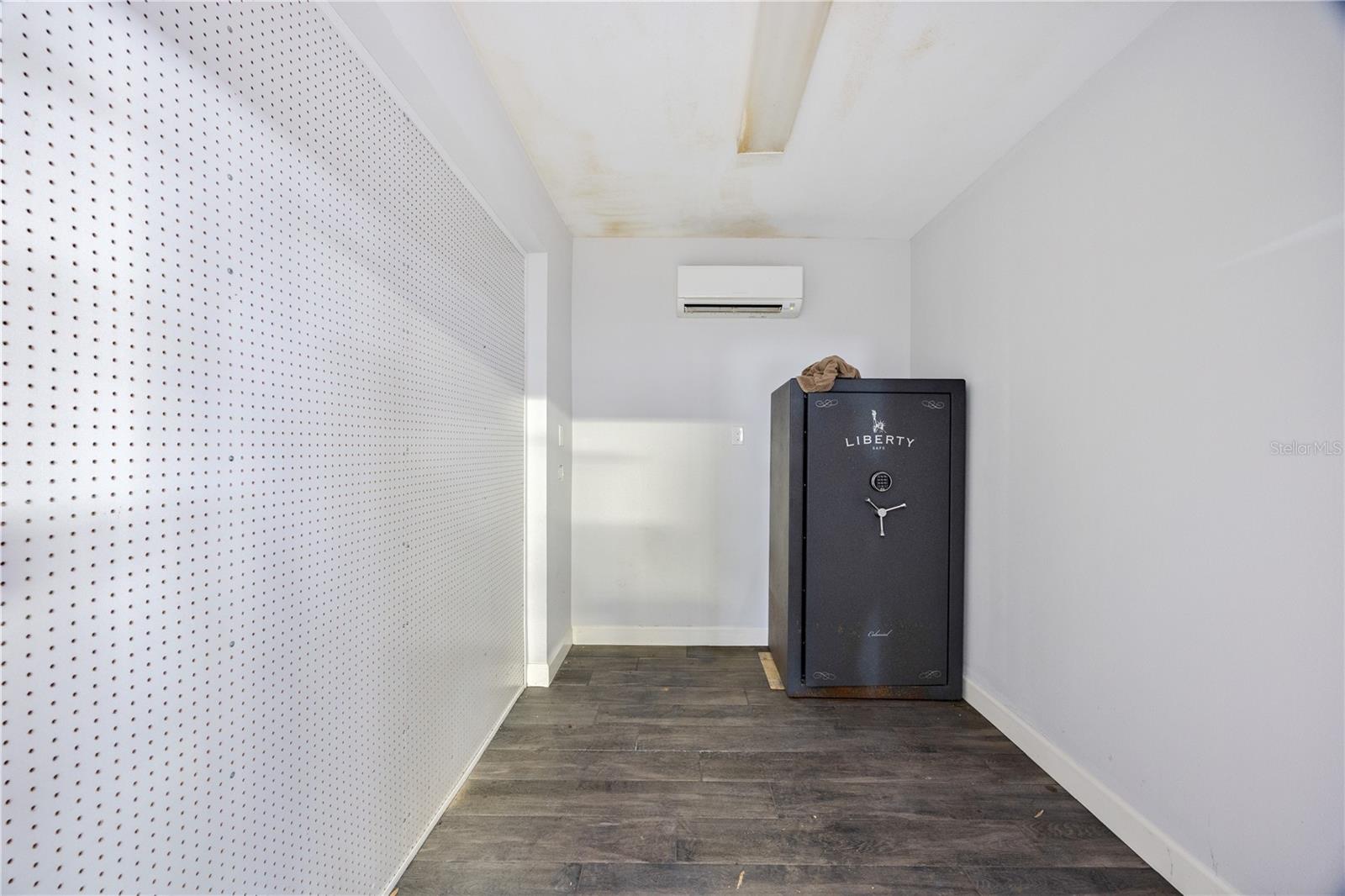 TB8461208 Property Photo