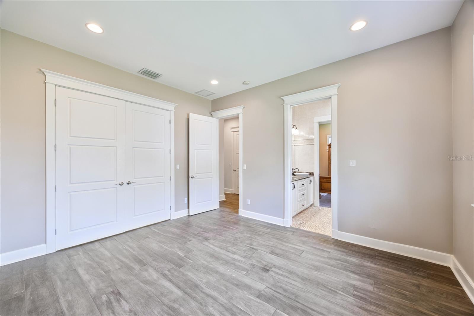 TB8461208 Property Photo