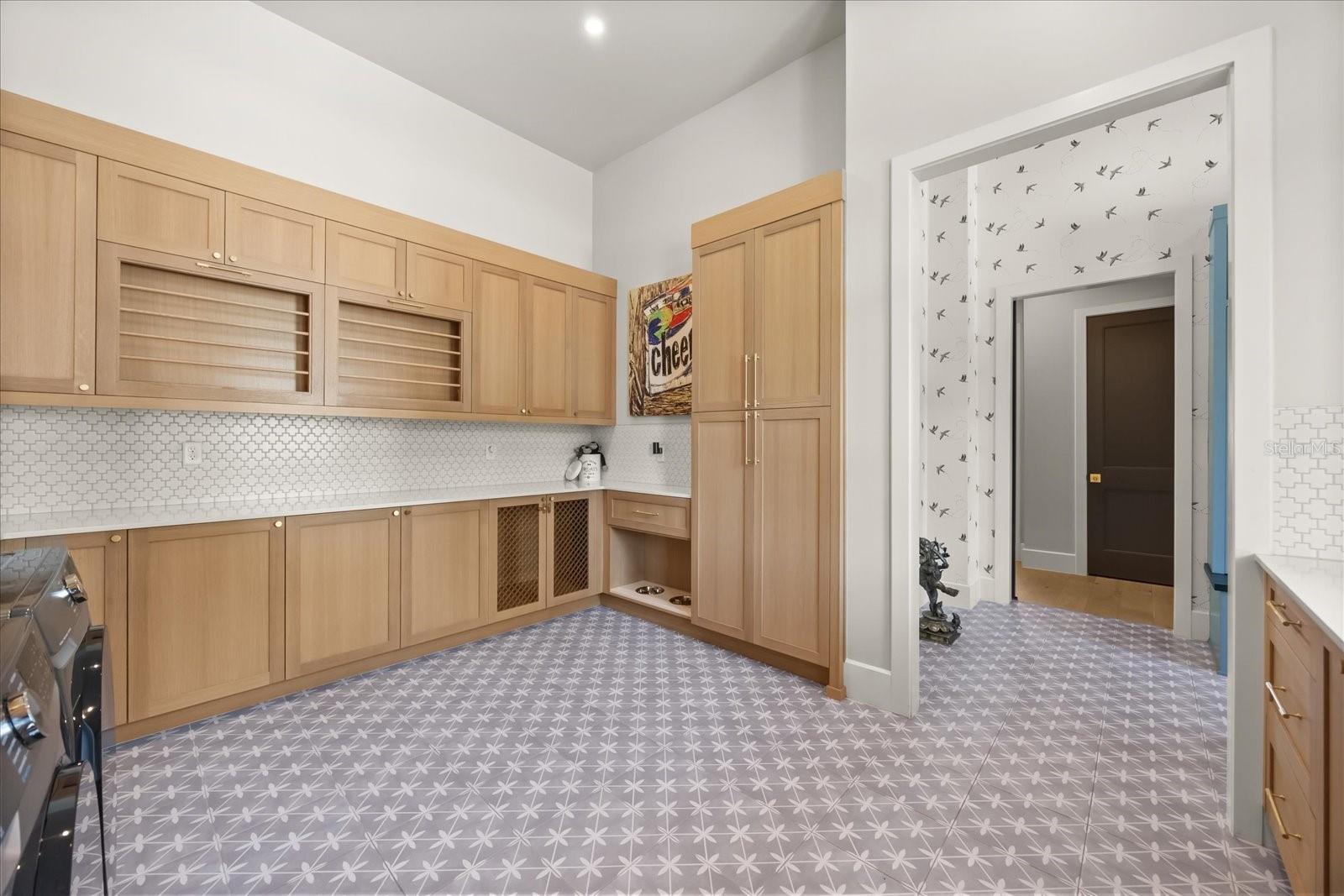 O6371168 Property Photo