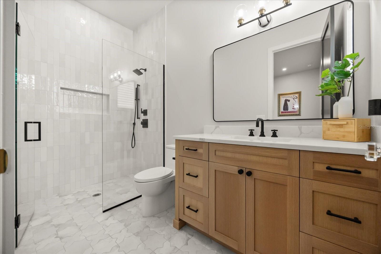 O6371168 Property Photo