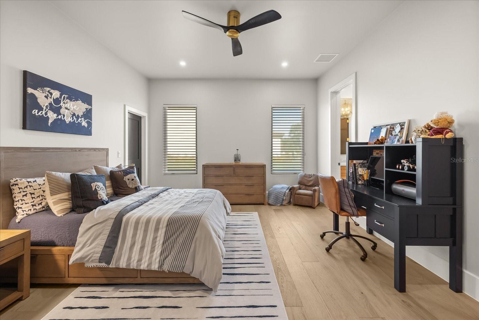 O6371168 Property Photo