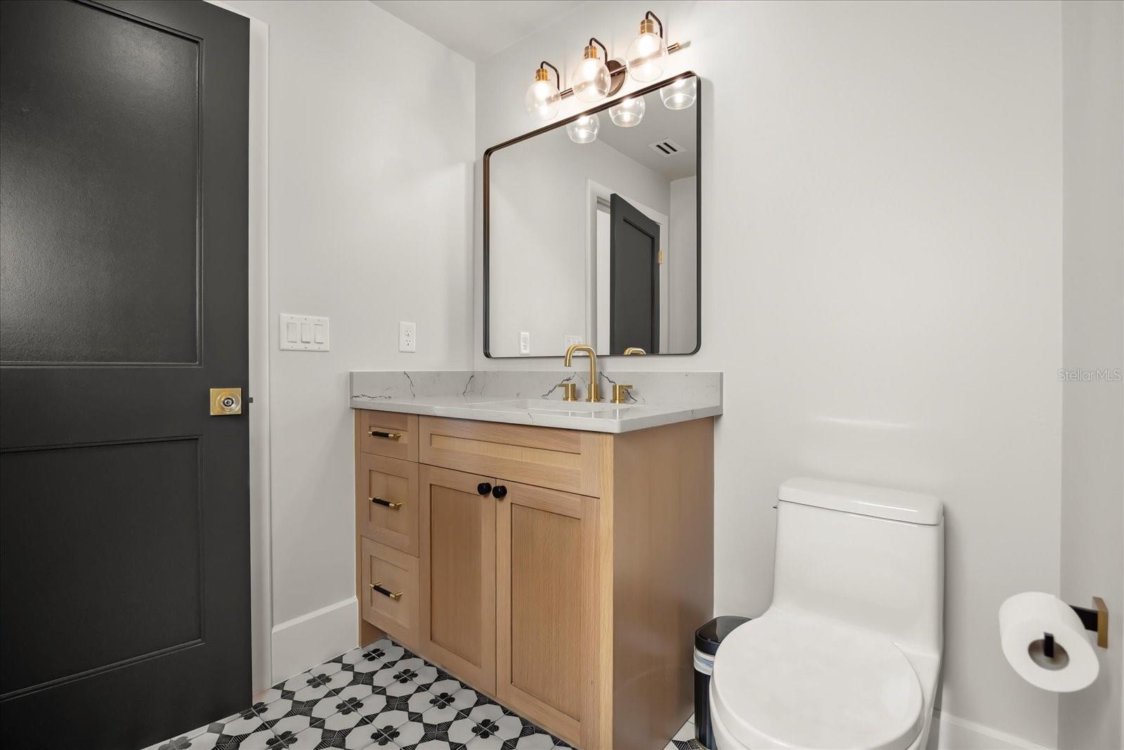 O6371168 Property Photo