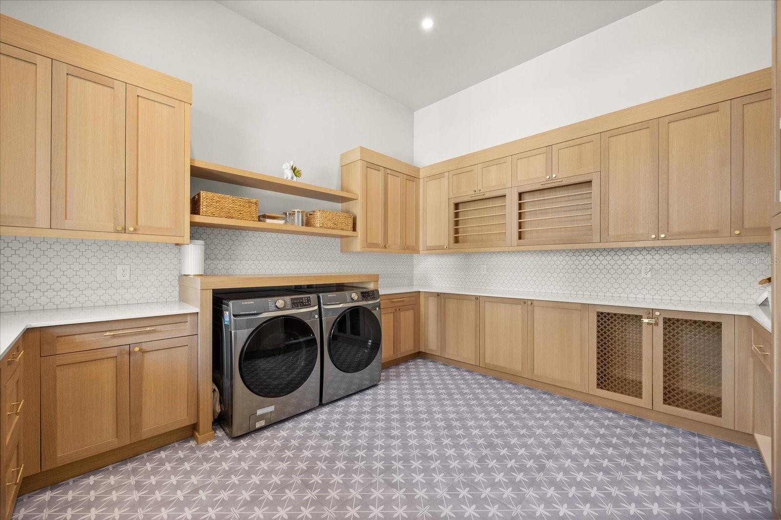 O6371168 Property Photo