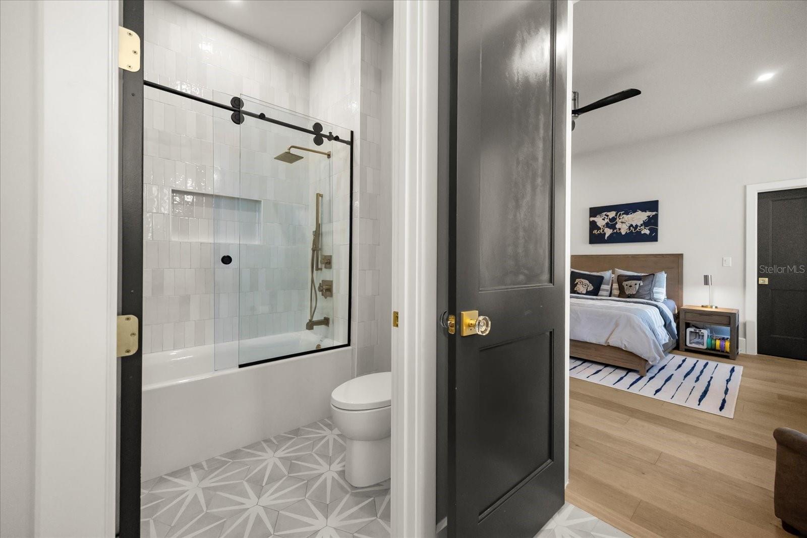 O6371168 Property Photo