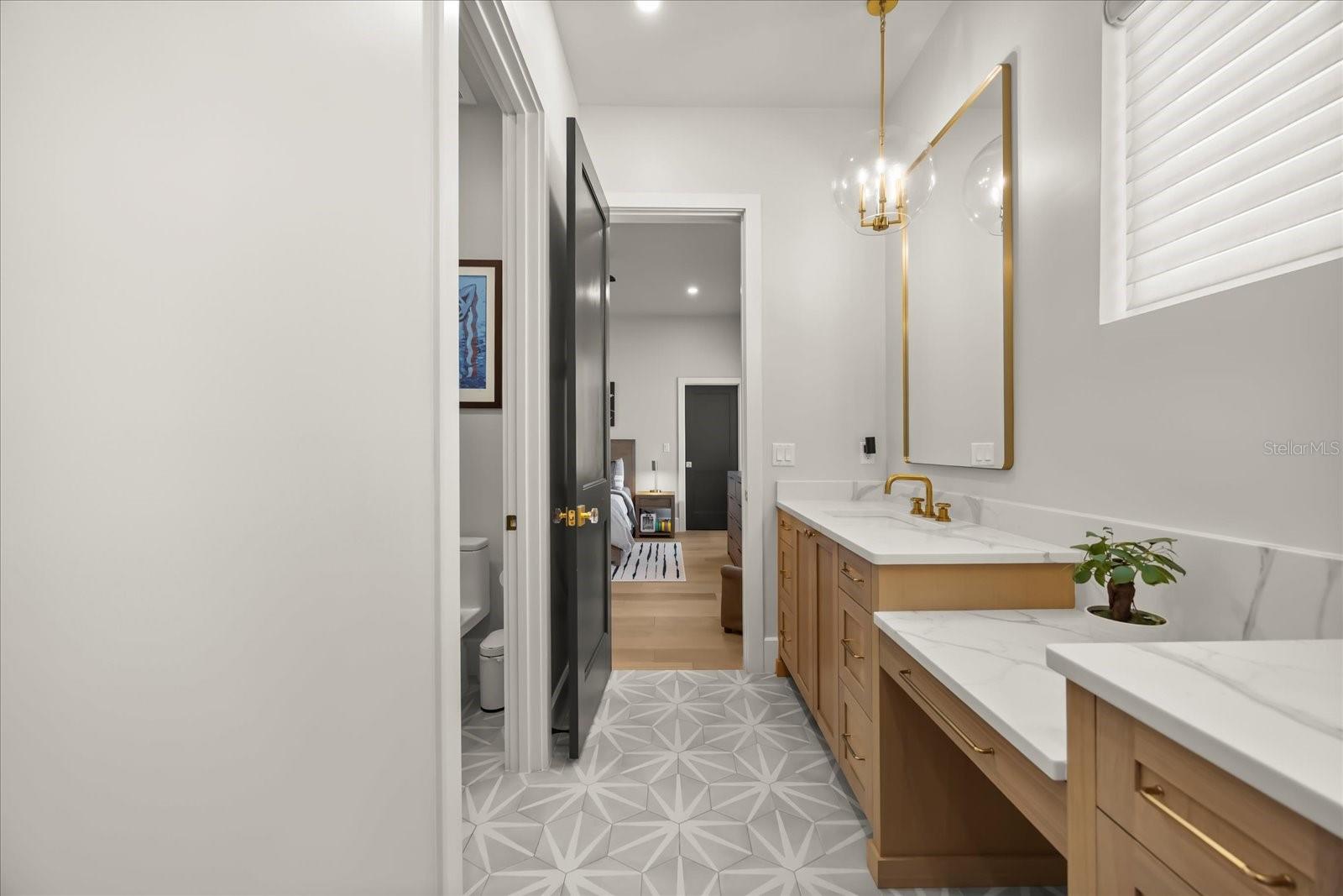 O6371168 Property Photo