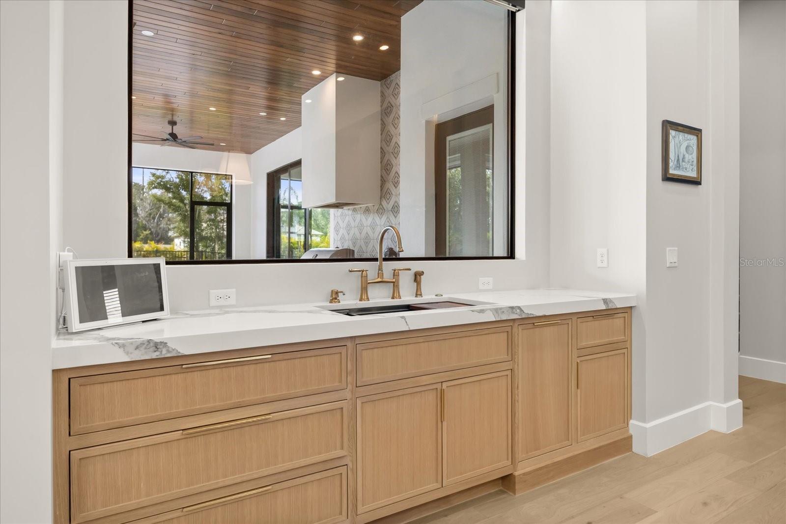 O6371168 Property Photo