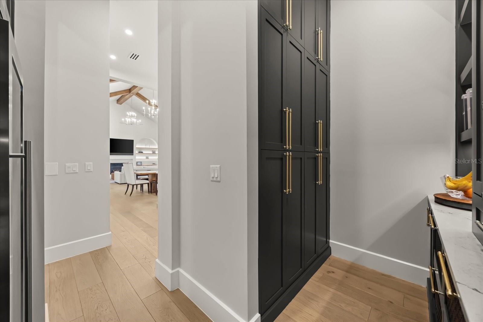 O6371168 Property Photo