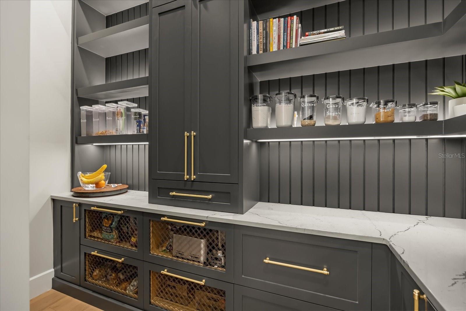 O6371168 Property Photo