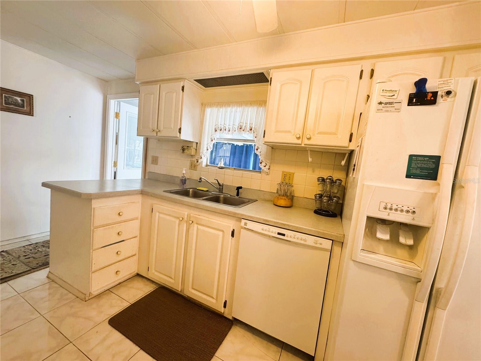 R4910484 Property Photo