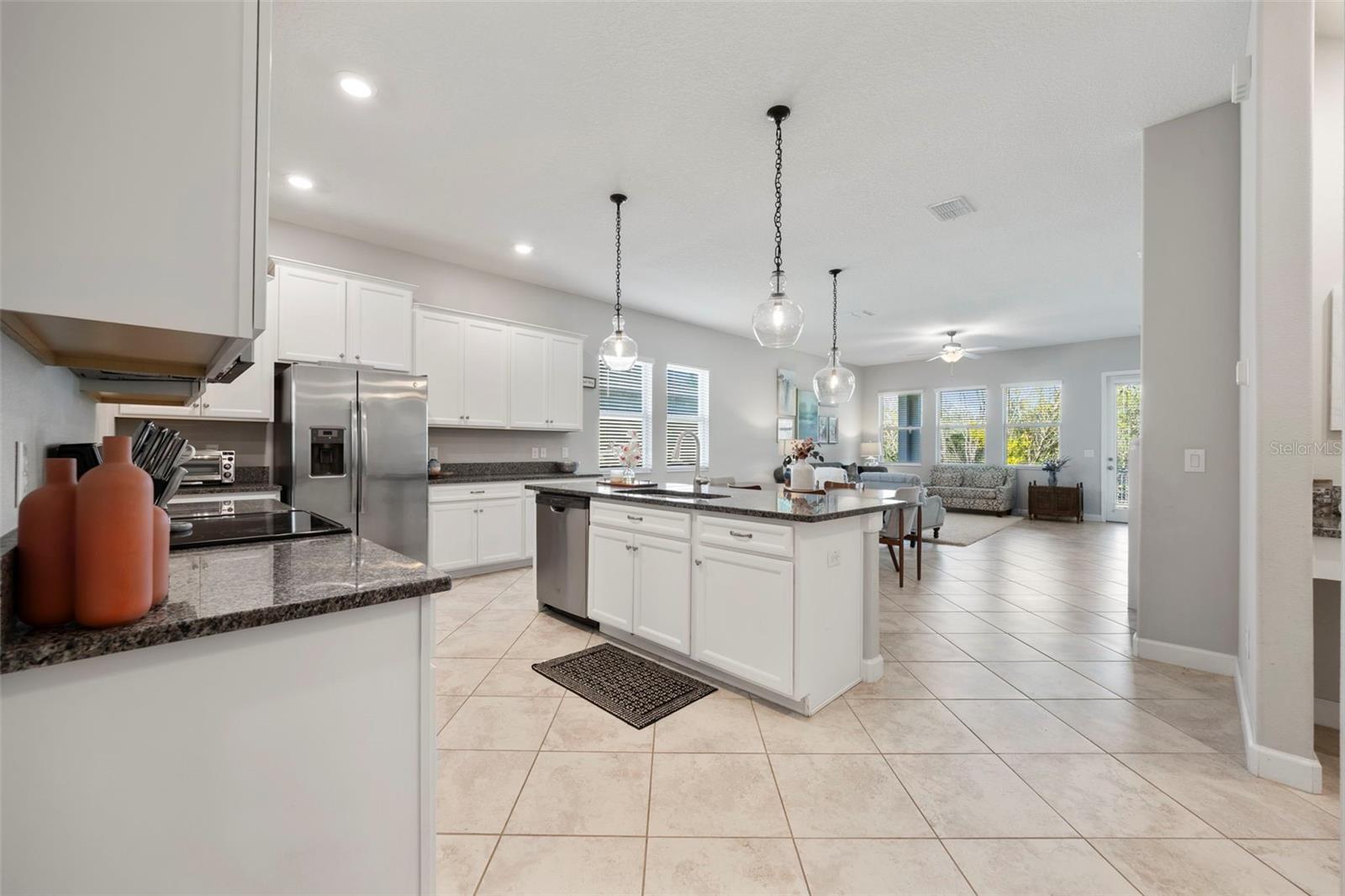 Kitchen/dining/living space