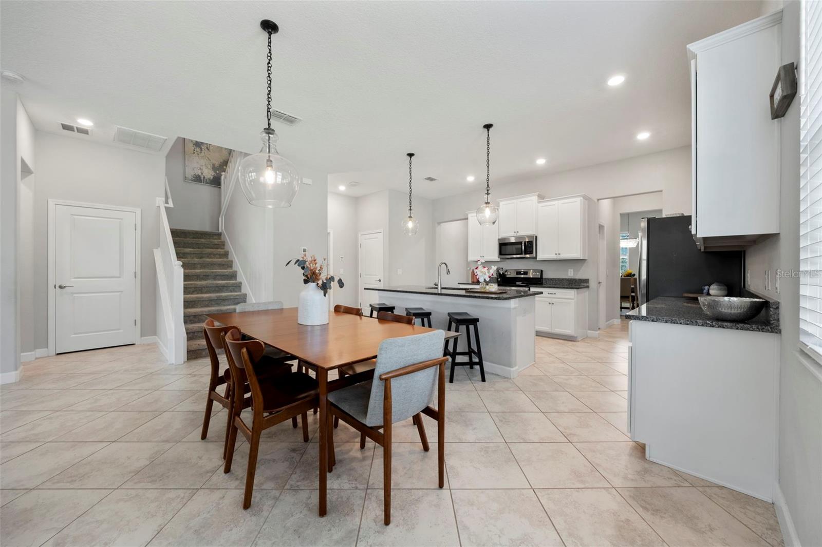 Secondary dining area