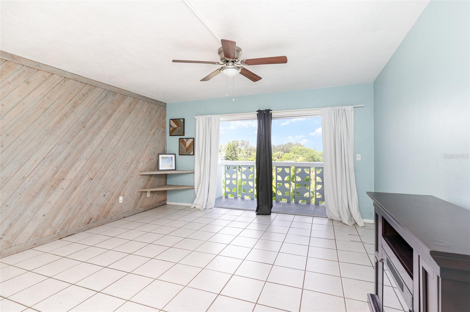 TB8461327 Property Photo