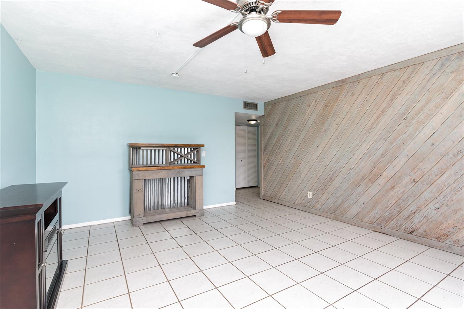 TB8461327 Property Photo