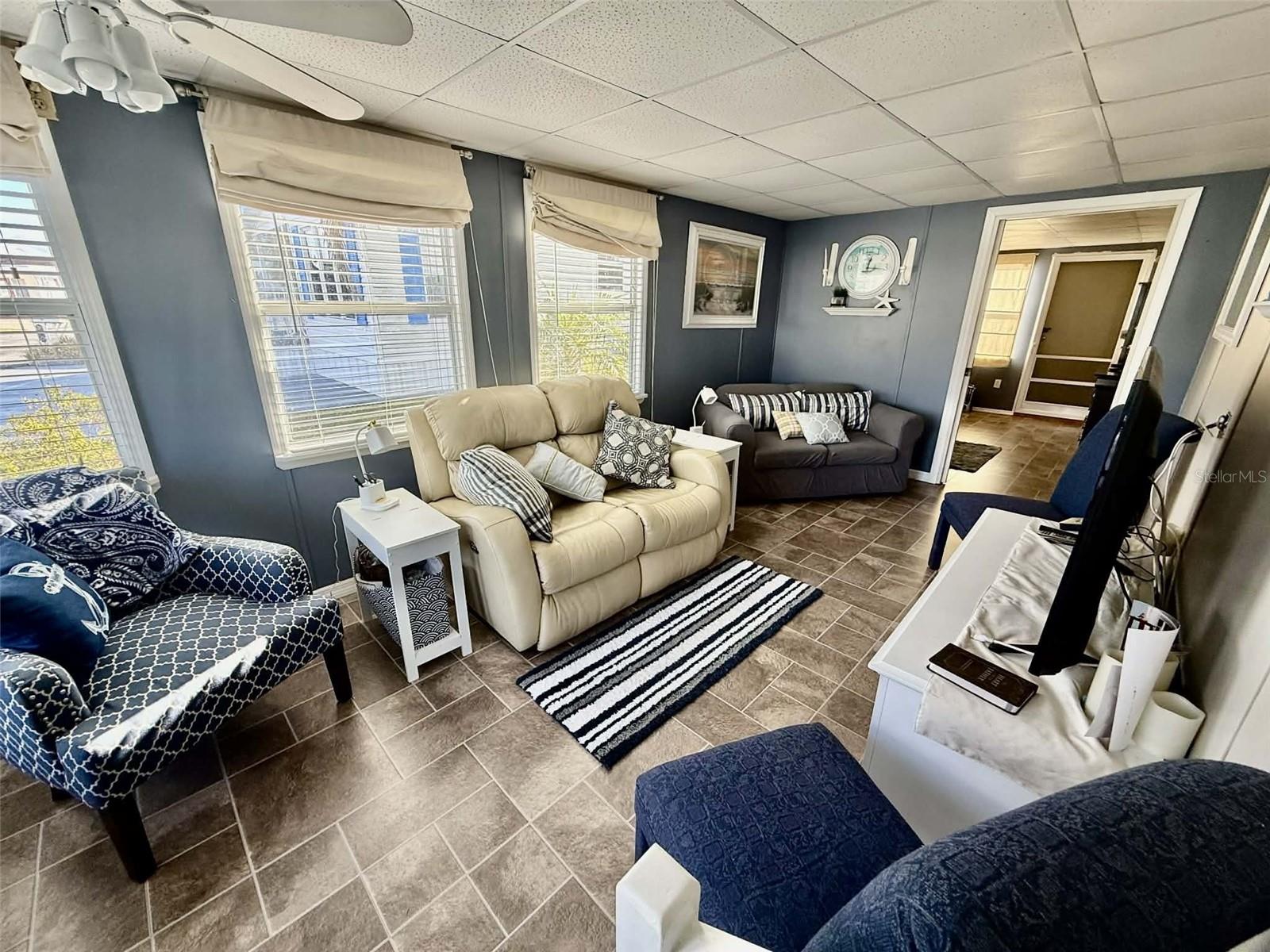 P4937431 Property Photo