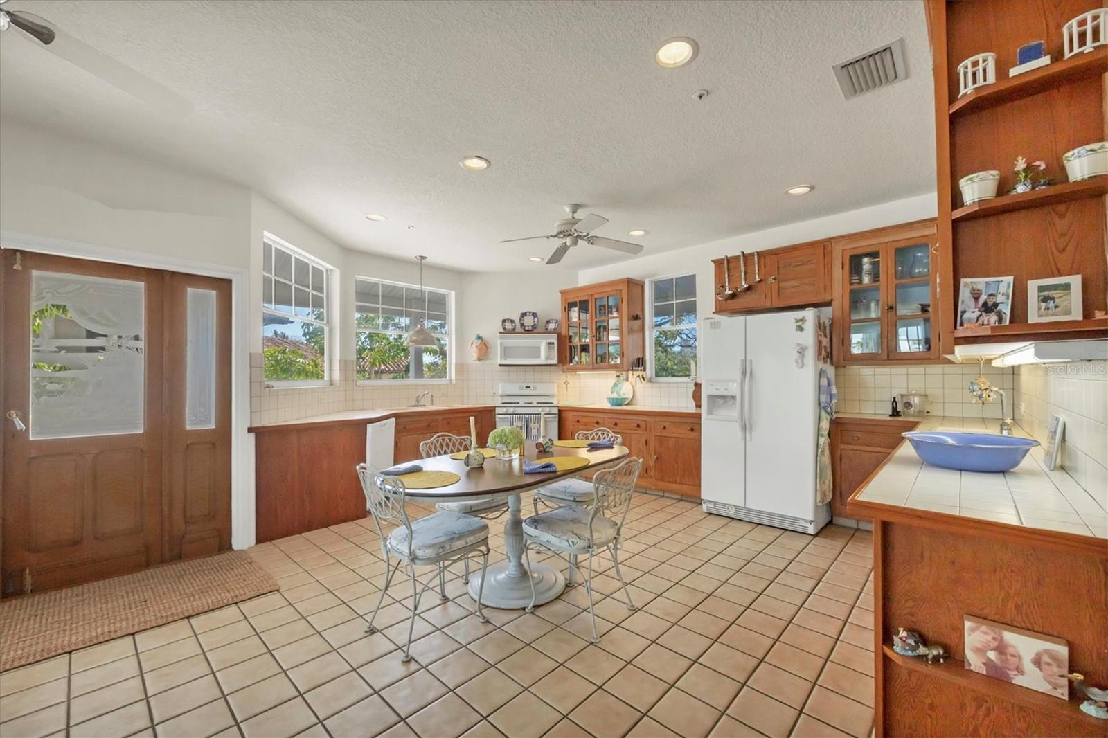 D6145442 Property Photo